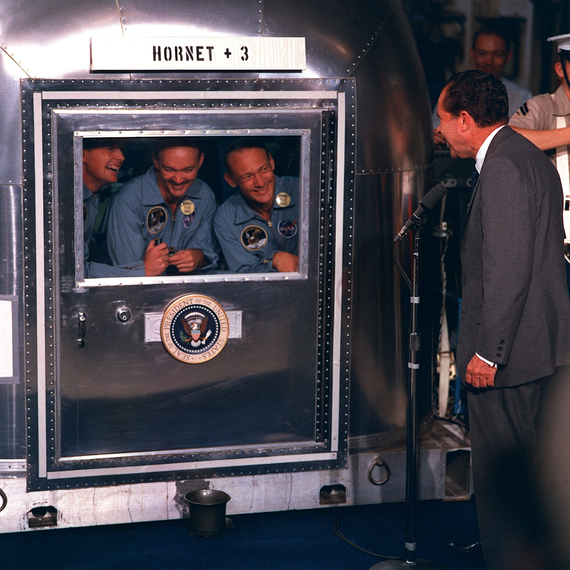 apollo11-airstream-karavan.jpg